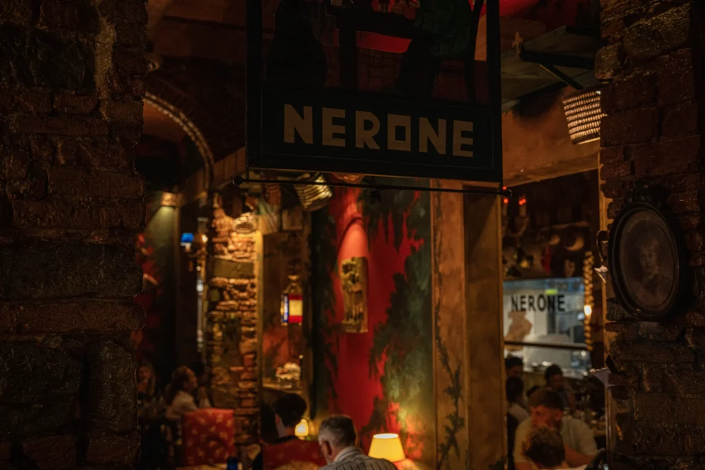 Ingresso della Trattoria Nerone in Via Faenza